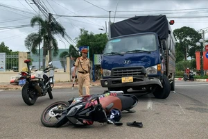 2 quan điểm vụ ô tô tông chết người dừng đèn đỏ