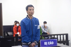 Tài xế taxi tông chết bảo vệ khu đô thị hầu tòa tội giết người