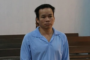 9 lần giở trò đồi bại với con riêng của vợ