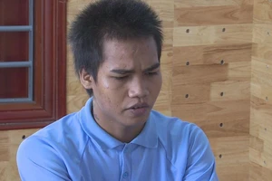 Mẹ tâm thần bị con trai dùng dây lưng siết cổ