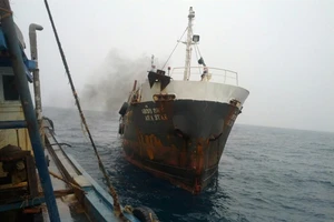 Cảnh sát biển bắt tàu Thái Lan bán dầu trái phép