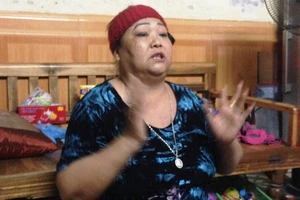 Cận cảnh 'thánh cô' chữa bách bệnh 