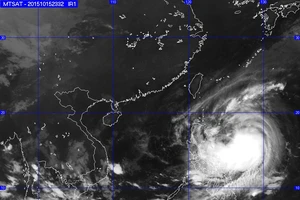 Bão Koppu giật cấp 17 hướng vào biển Đông
