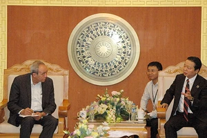 Các nhà khoa học Đức, Mỹ... tìm nguyên nhân cá chết ở miền Trung