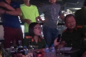 Đột kích quán bar ở Thanh Hóa, tạm giữ hàng chục đối tượng