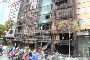 Cháy quán karaoke: Nhóm hát 16 người bất ngờ đổi quán?