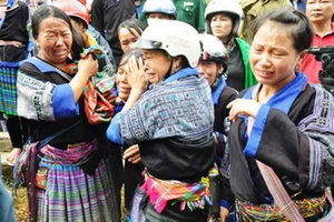 Quyên góp ủng hộ đồng bào sau trận lũ kinh hoàng