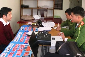 Làm web mạo danh, lừa 15 tỉ đồng