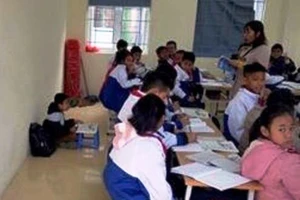 Cô giáo xin lỗi học sinh vụ phạt quên mang khăn quàng 