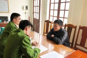 Ba nghi can chuyện trộm cắp dọc quốc lộ