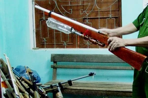 Nam thanh niên rút súng bắn trọng thương đối thủ