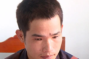 Bịt mặt, dùng dao cướp vàng của phụ nữ