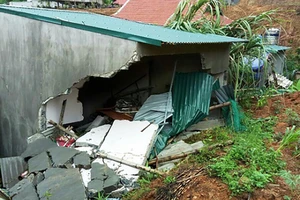 Nhà sập, bé 3 tuổi tử vong thương tâm
