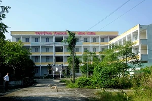 Vụ trường trăm tỉ ngưng tuyển sinh: Tỉnh sửa 2 quyết định