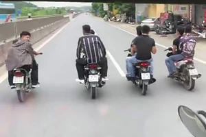 Triệu tập nhóm thanh niên dàn hàng ngang quốc lộ 1A