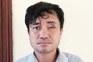 Rủ nhau đi đòi nợ thuê, chưa tới nơi đã rút dao đâm bạn