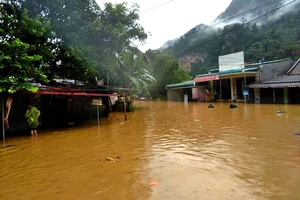 Nhiều nơi ở Thanh Hóa bị chia cắt, cô lập vì mưa lũ