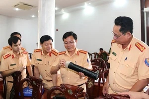 Bộ Công an chỉ đạo vụ súng phóng bùi nhùi chặn quái xế