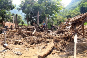 Lũ dữ cuốn trôi hơn nửa bản làng biên giới