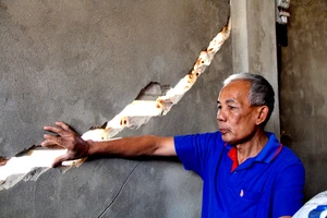 Cả trăm nhà dân nứt toác do tác động từ việc xây kênh 4000 tỉ 