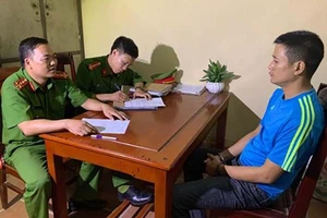 Chạy xe không biển số đi giật dây chuyền 