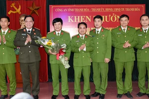 Bắt hàng chục người trong đường dây tín dụng đen 200 tỉ