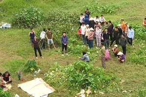 Tìm thấy thi thể cô gái nhảy cầu tự tử trước mặt chồng