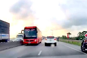 Phạt nhà xe có tài xế phóng ô tô khách ngược chiều