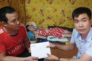 25 triệu đồng đến với vợ chồng nghèo nuôi hai con bị teo não