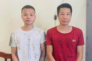 2 thanh niên tấn công cảnh sát hình sự ở quán bia