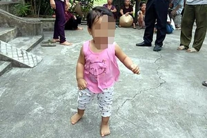 Bé Nguyễn Gia Hân ở lại chùa sau khi bị mẹ ruột bỏ rơi. Ảnh: CTV