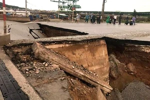 Cận cảnh vụ mố cầu ở Thanh Hóa sập khiến 5 người thương vong