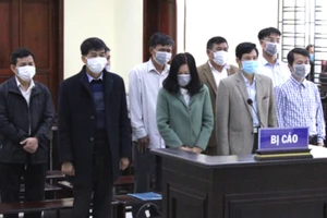 5 cựu cán bộ thanh tra tỉnh hầu tòa vì nhận hối lộ ​