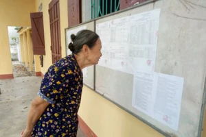 Trưởng thôn thu tiền tờ khai hỗ trợ COVID-19 trả lại cho dân