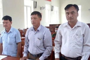 Khởi tố chủ tịch xã vì 'biến' đất công thành 'đất ông'