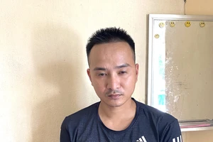 Nhóm người kề dao vào cổ bắt cóc lúc nửa đêm