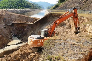 Kênh hơn 4.300 tỉ ở Thanh Hóa bất ngờ đứt gãy