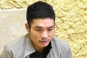 'Siêu trộm' Nguyễn Văn Cừ tại cơ quan công an. Ảnh: CA