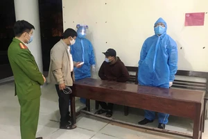 Anh Q. dù từ Lào về nhưng lại khai man ở Pleiku về để trốn cách ly nhưng đã bị công an phát hiện đưa đi cách ly. Ảnh: CA