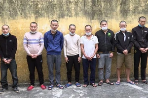 Tám người bị công an bắt giữ. Ảnh: CACC