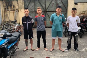  Dùng súng bắn vào nhà người khác vì không nhường đất đấu thầu