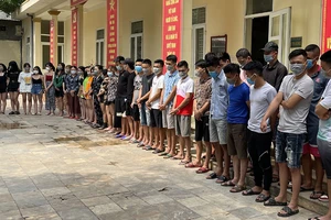 Bắt 40 người 'phê' ma túy trong quán karaoke ở Thanh Hóa