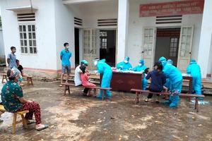 1 nữ giáo viên dương tính với COVID, cả xã cách ly 15 ngày