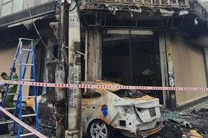 Căn nhà làm phòng khám bị cháy rụi trong đêm