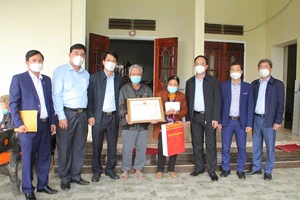 Thanh Hóa tặng bằng khen cho người cứu em bé ở Hà Nội