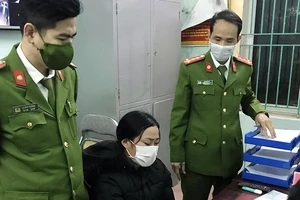 1 cô gái trộm cắp tài sản ở shop quần áo bị công an phát hiện