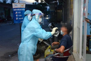 Khởi tố vụ án gộp mẫu xét nghiệm COVID-19 để hưởng lợi ở Thanh Hóa