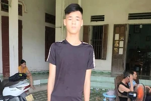 Tặng Bằng khen cho nam sinh lớp 12 dũng cảm cứu 4 em nhỏ đuối nước