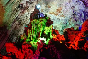 Bí ẩn bên trong hang động tiên cảnh ở Thanh Hóa