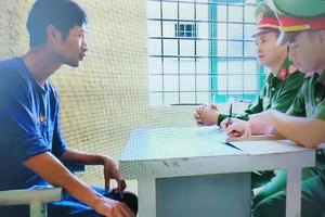 Trước khi bị bắt, cán bộ xã đi vay tiền nhiều nơi để trả cho dân